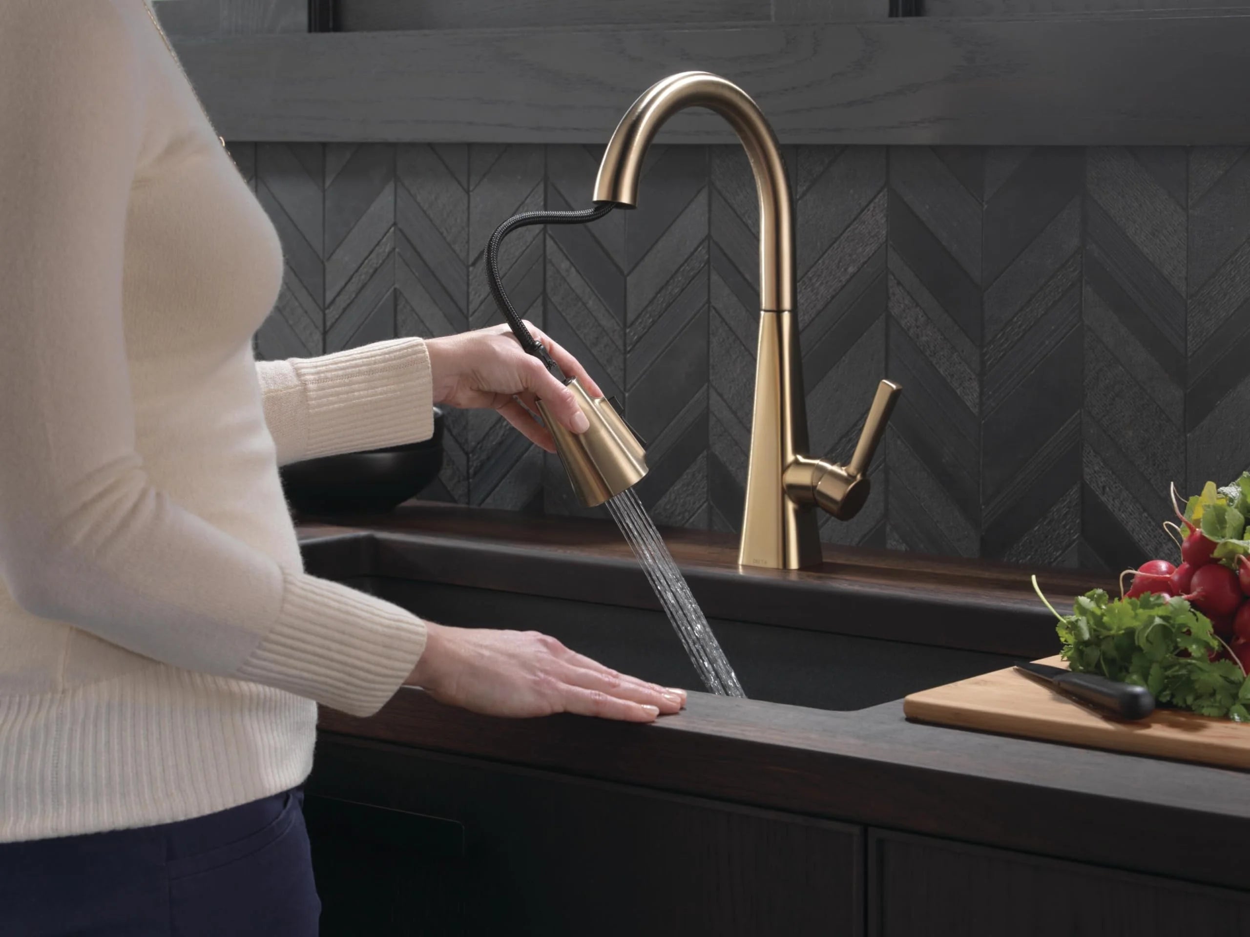 Single-Handle Pull-Down Kitchen Faucet, Bronze Q50799