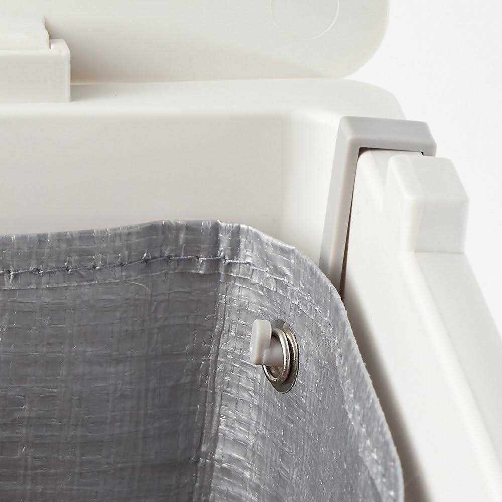 Flip Litter Box with Scoop and Reusable Liner L199514