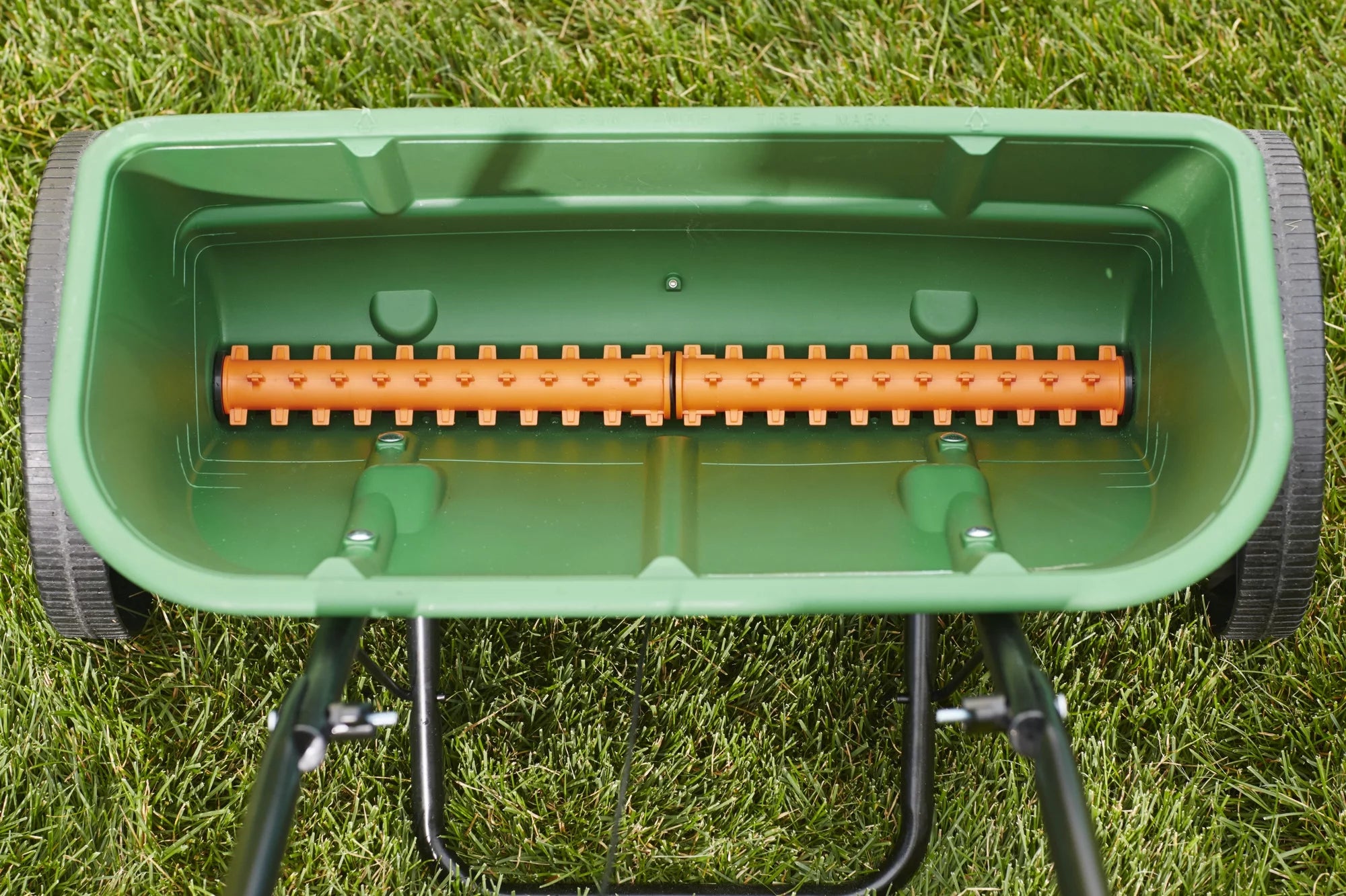 Classic Drop Spreader Q97057