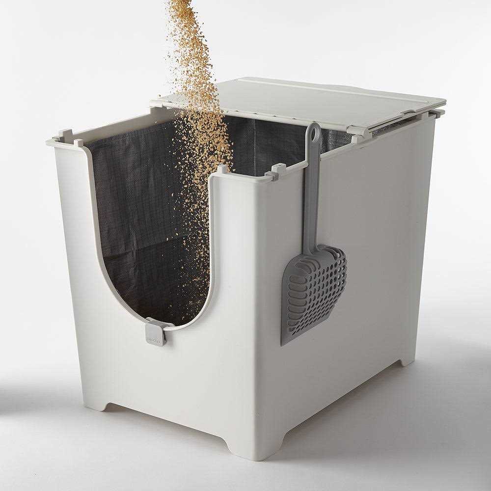 Flip Litter Box with Scoop and Reusable Liner M376