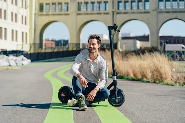 Electric Scooter, 18 mph Speed, 264 lb Max Weight, Black L100