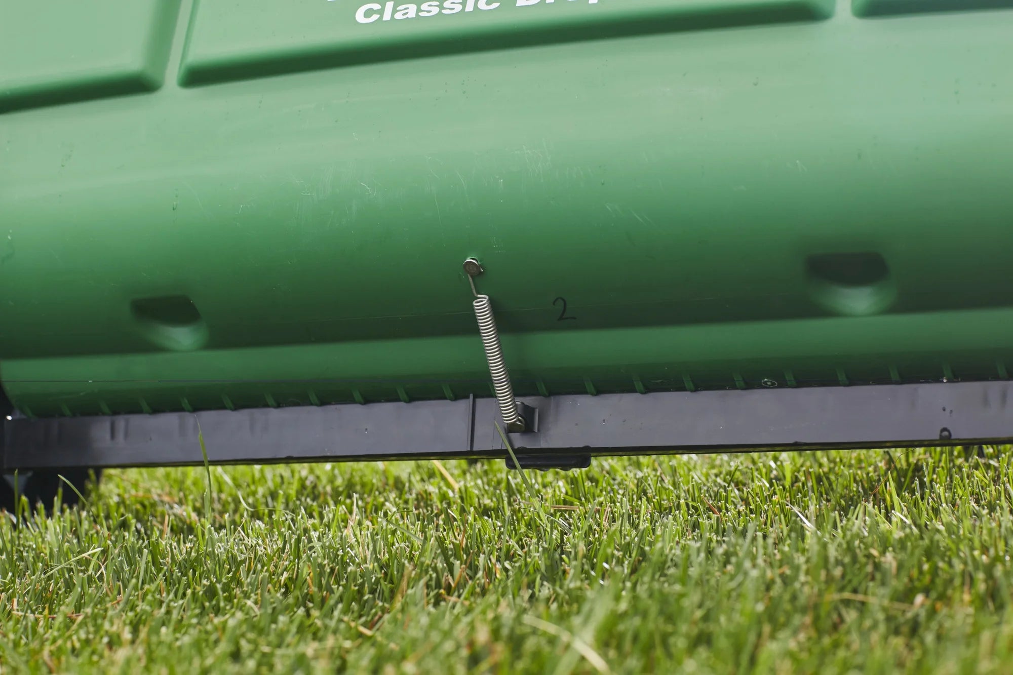 Classic Drop Spreader Q97057