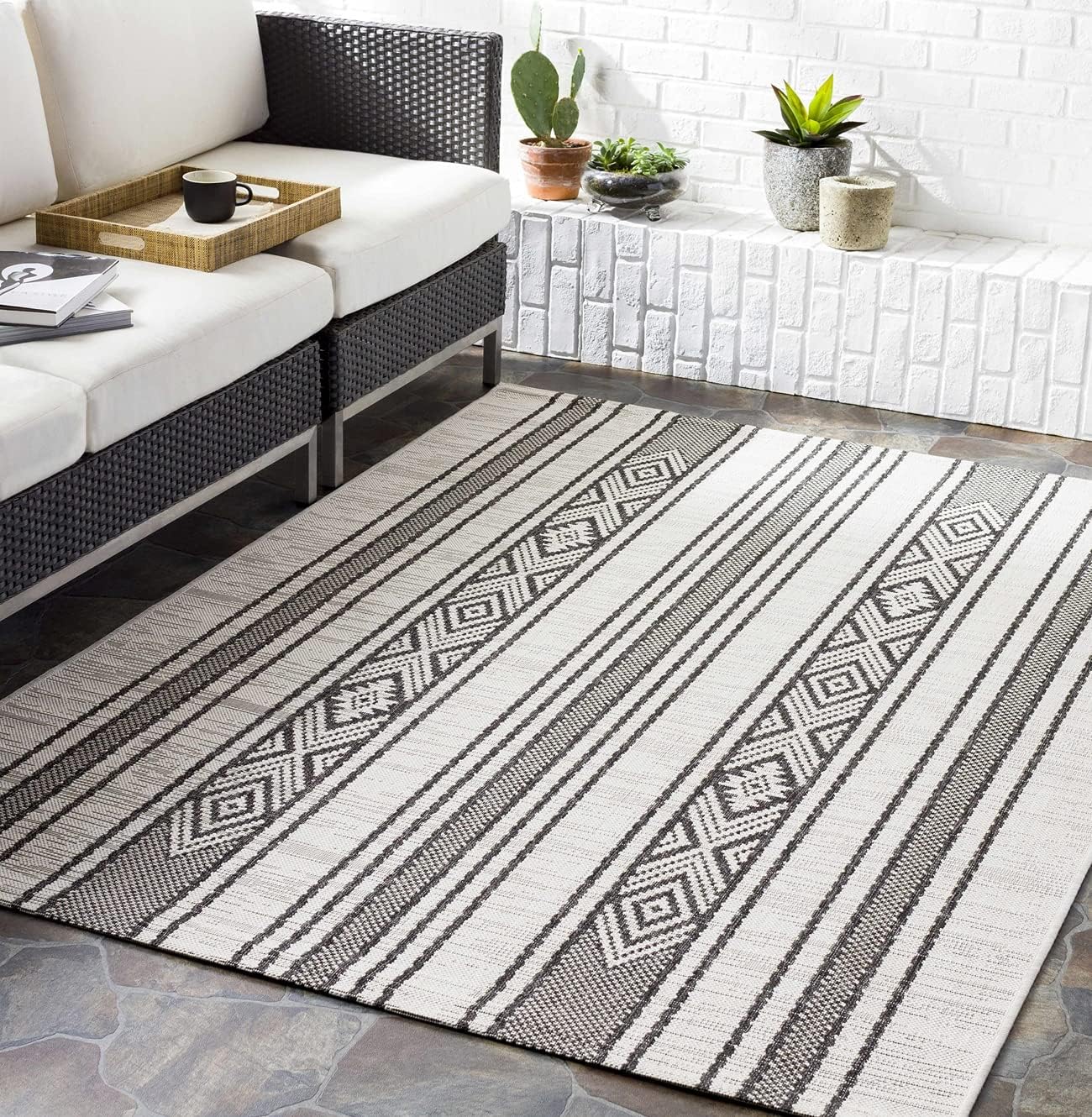 Mark&Day Outdoor Rugs, 5x7 Aerdt Global Indoor/Outdoor Medium Gray Area Rug, Non Shedding Grey Black White Carpet for Patio, Porch, Deck, Bedroom, Living Room or Kitchen (5'3" x 7'7")